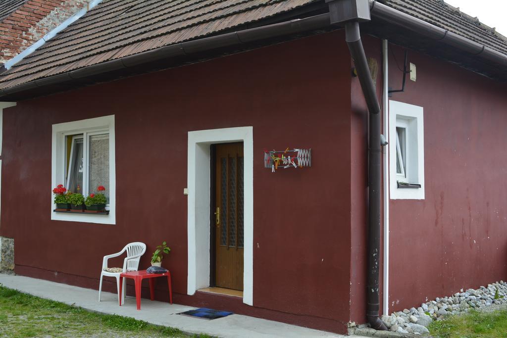Begonia-Dom S Jednou Spalnou Bešeňová Стая снимка